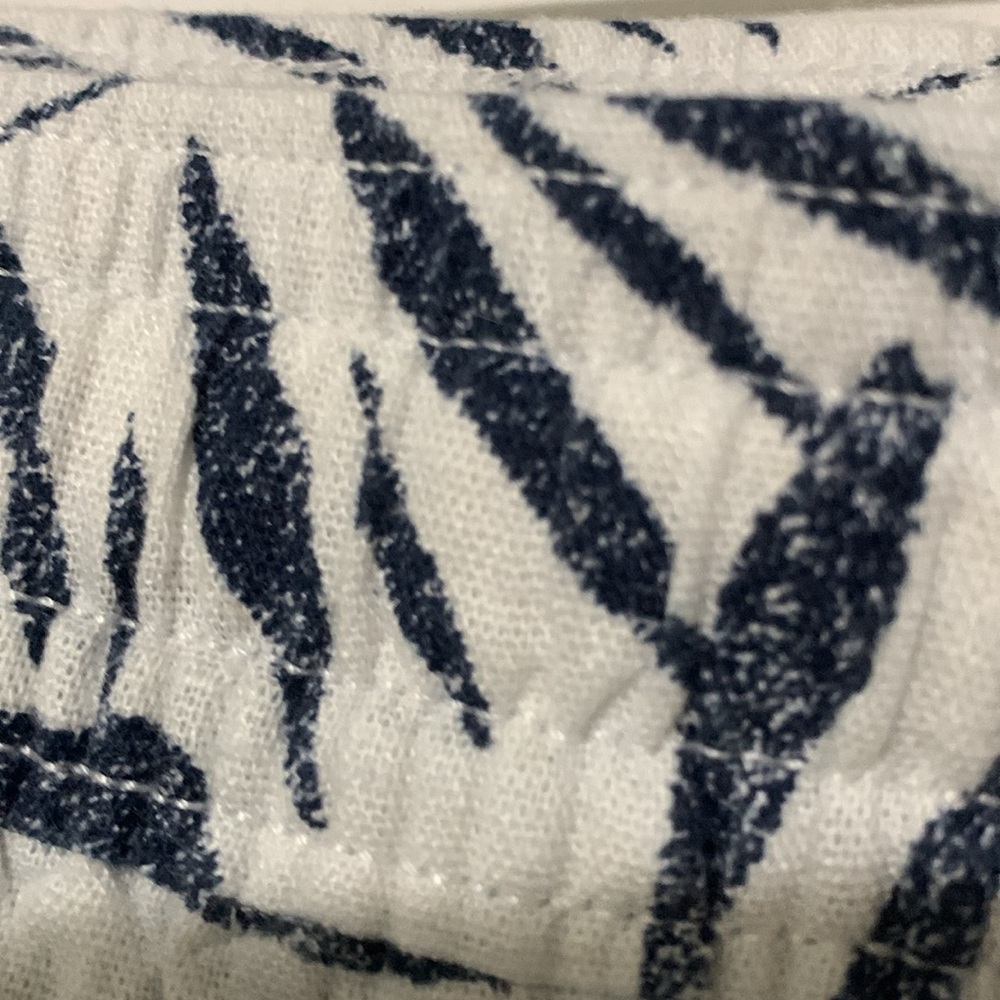 Nautica Blue and White Leaf Print Women’s Shorts NWT - Picture 6 of 8